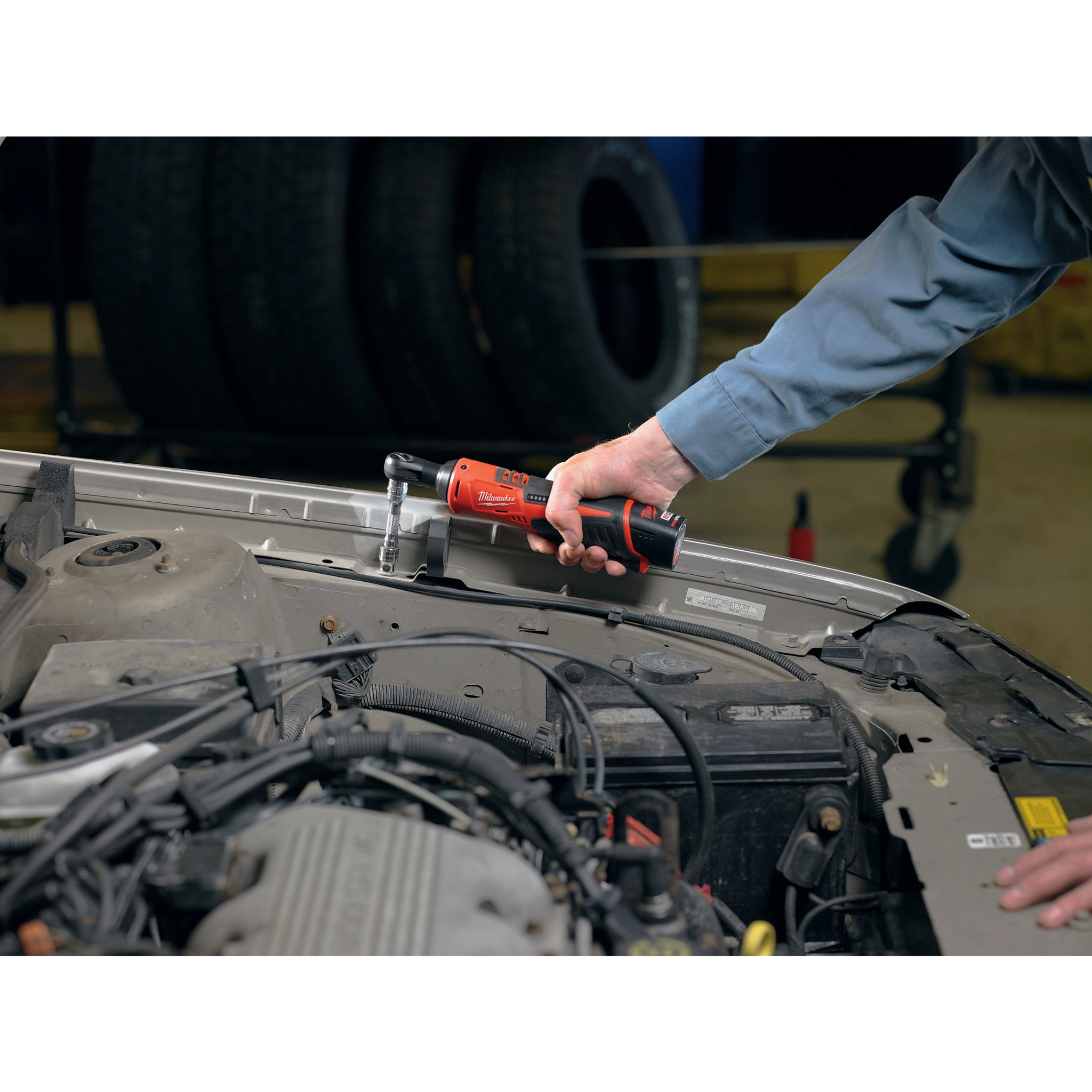 MILWAUKEE 2457-21 M12 3/8 RATCHET TOOL KIT