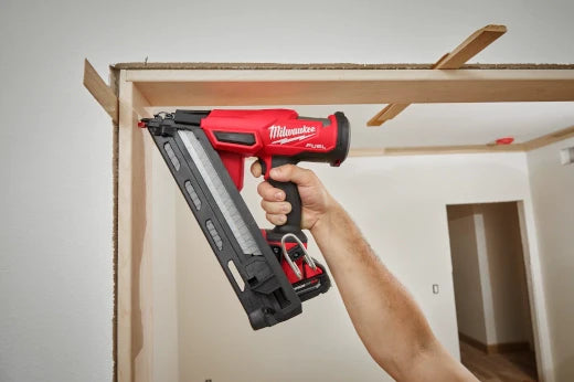 MILWAUKEE 2839-20 M18 FUEL 15 GUAGE FINISH NAILER BARE