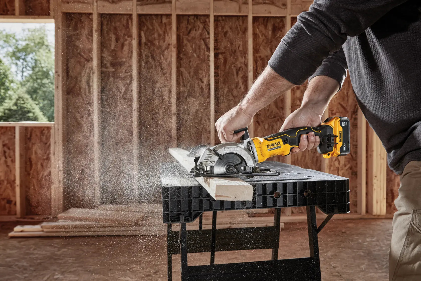 DeWalt DCS571B 20V MAX 4-1/2IN CORDLESS CIRCULAR SAW