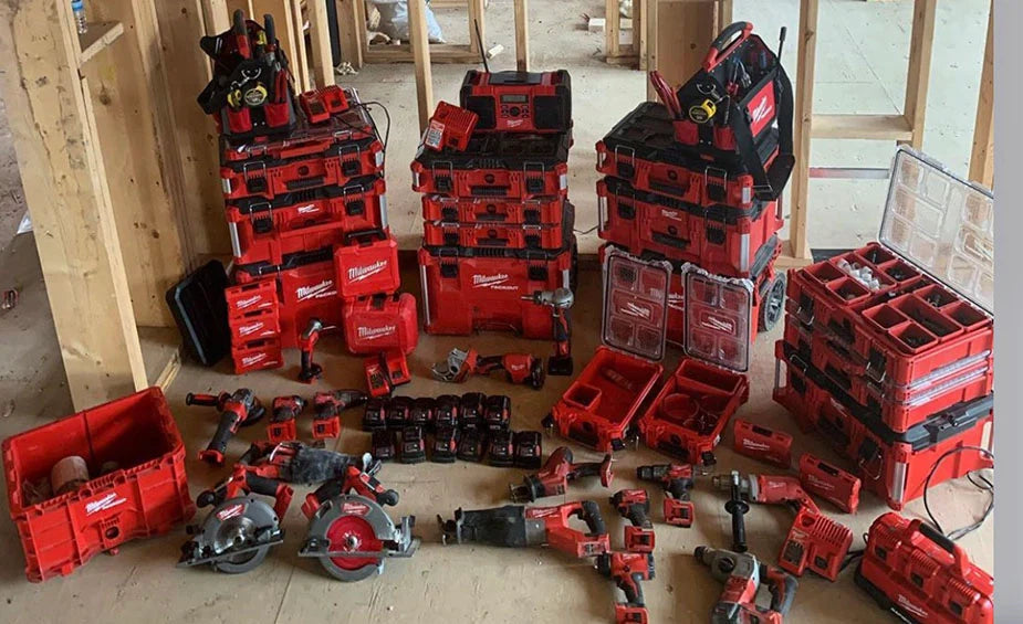 MILWAUKEE 48-22-8424 PACKOUT 22 in. Medium Red Tool Box