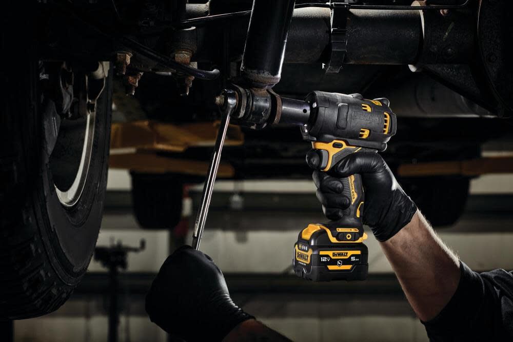 DeWalt DCF901GJ1G1 12V MAX 1/2IN IMPACT WRENCH KIT