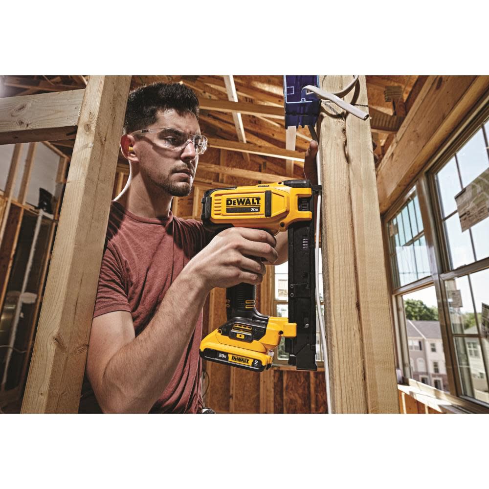 DeWalt DCN701D1 20V MAX ELECTRICAL WIRE STAPLER - KIT