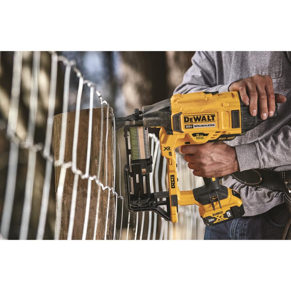 DeWalt DCFS950P2 20VMAX 9GA FENCING STAPLER KIT