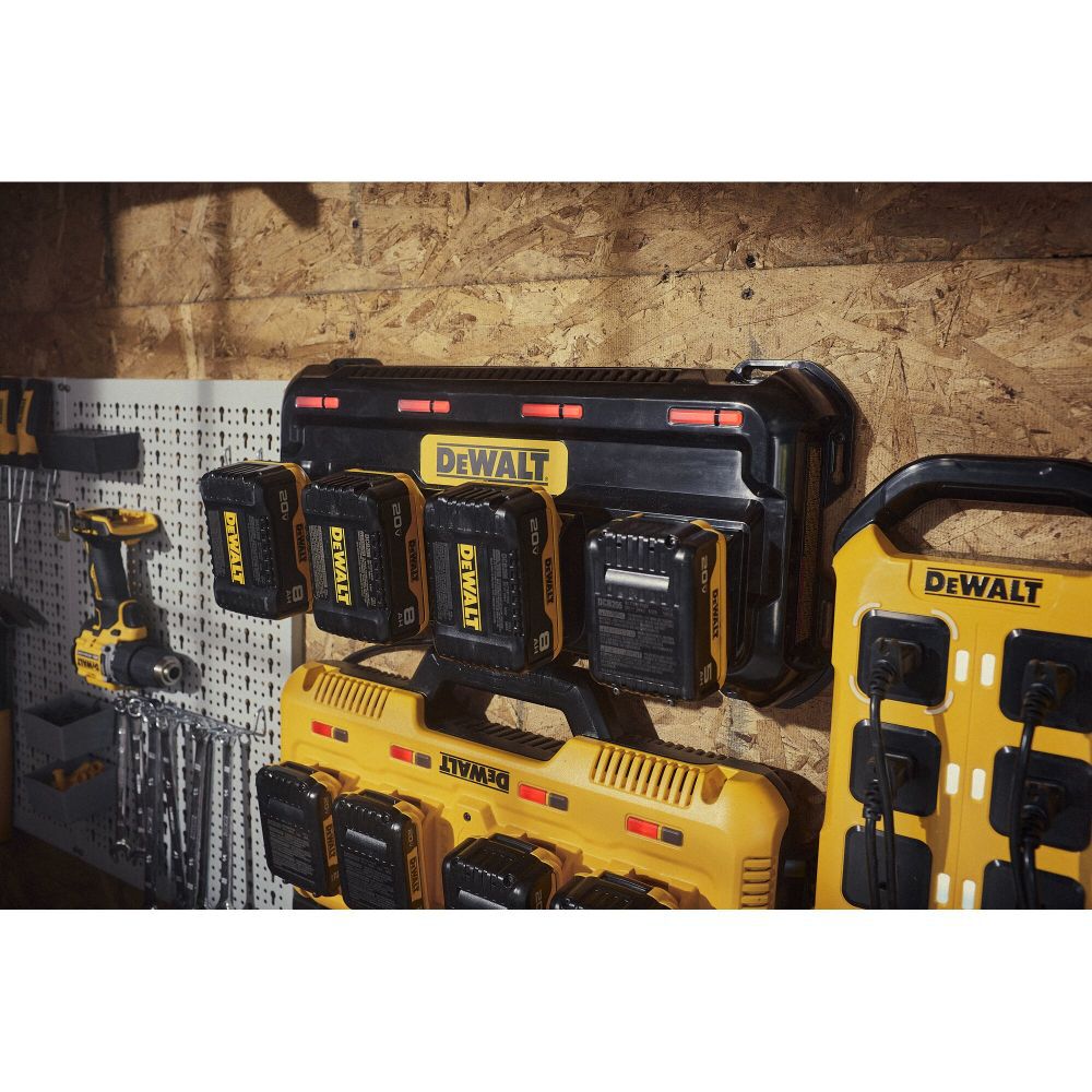DeWalt DCB1404 DEWALT 4 AMP MULTIPORT CHARGER