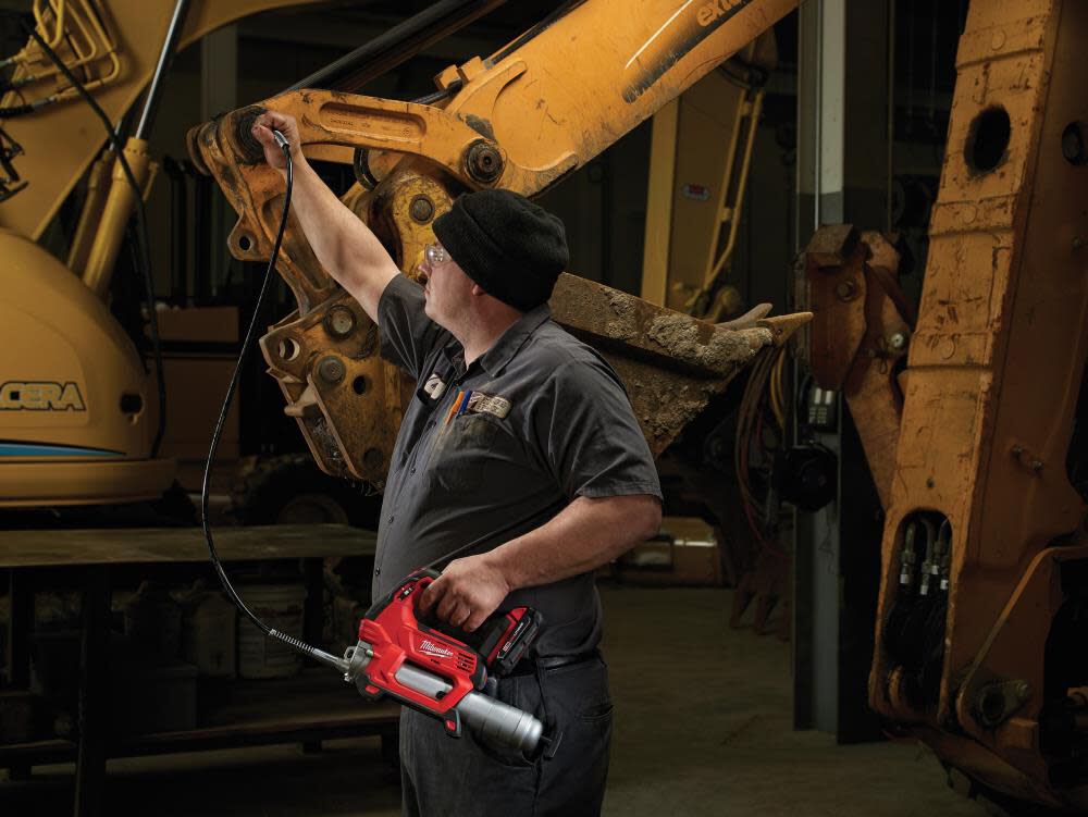 Milwaukee 2646-22CT M18™ Cordless 2-Speed Grease Gun Kit