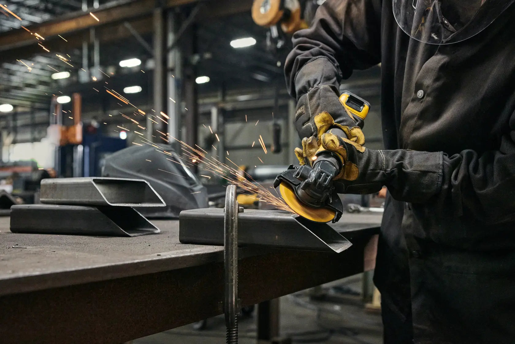 DeWalt DCG400S2 SHELL 20V ATOMIC 4IN ANGLE GRINDER - 3.5