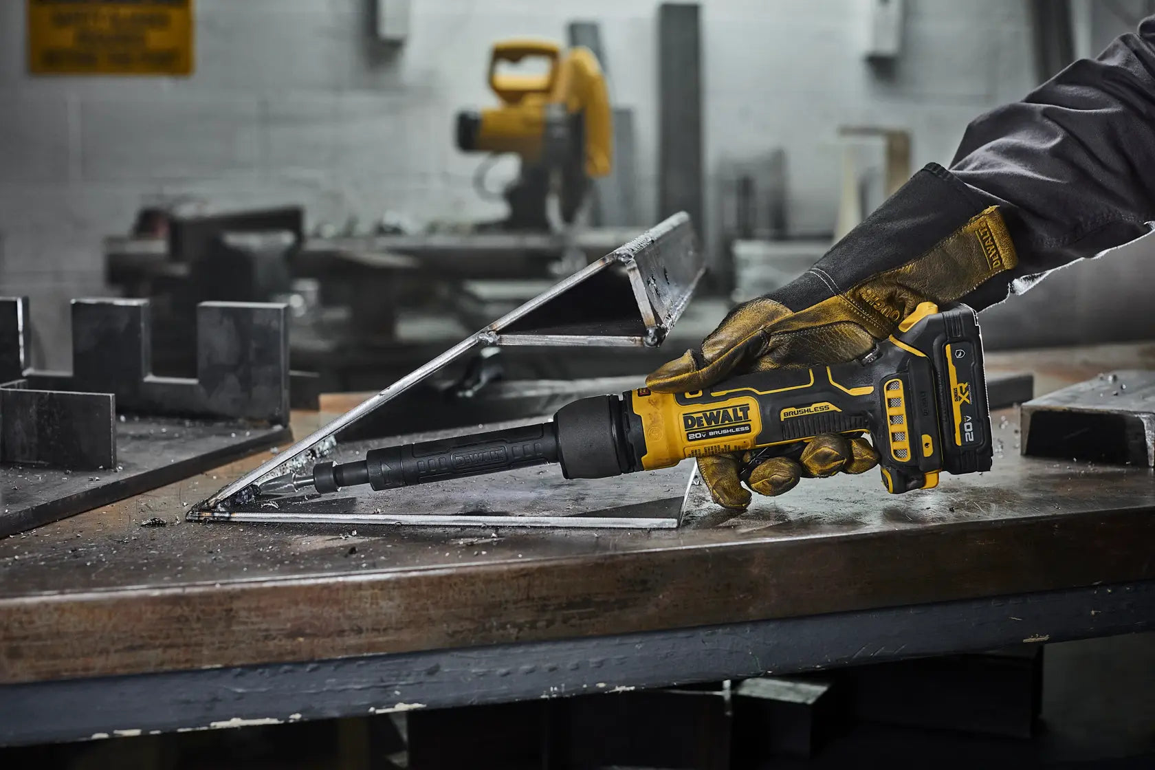 DeWalt DCG420XGE2 ATOMIC?20V MAX* Extended Die Grinder Kit