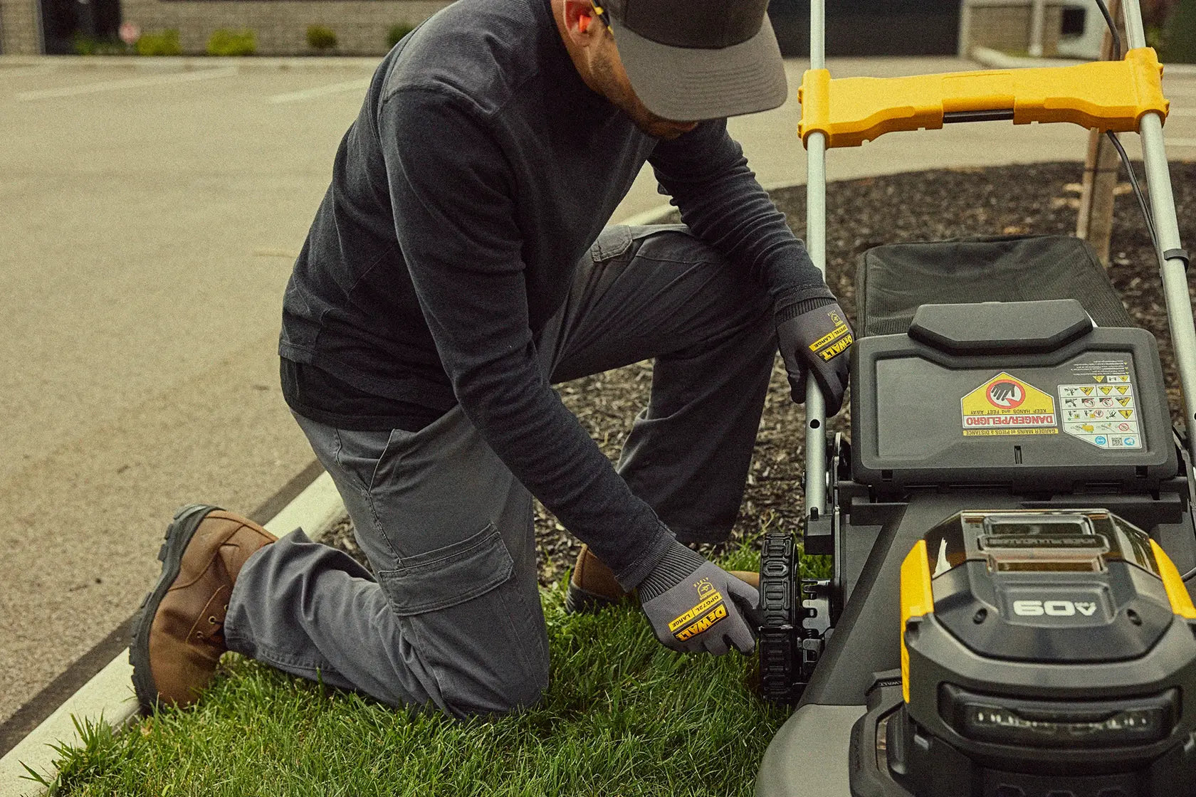 DeWalt DCMWSP700Y2 DEWALT 2X60V SELF PROPELLED MOWER