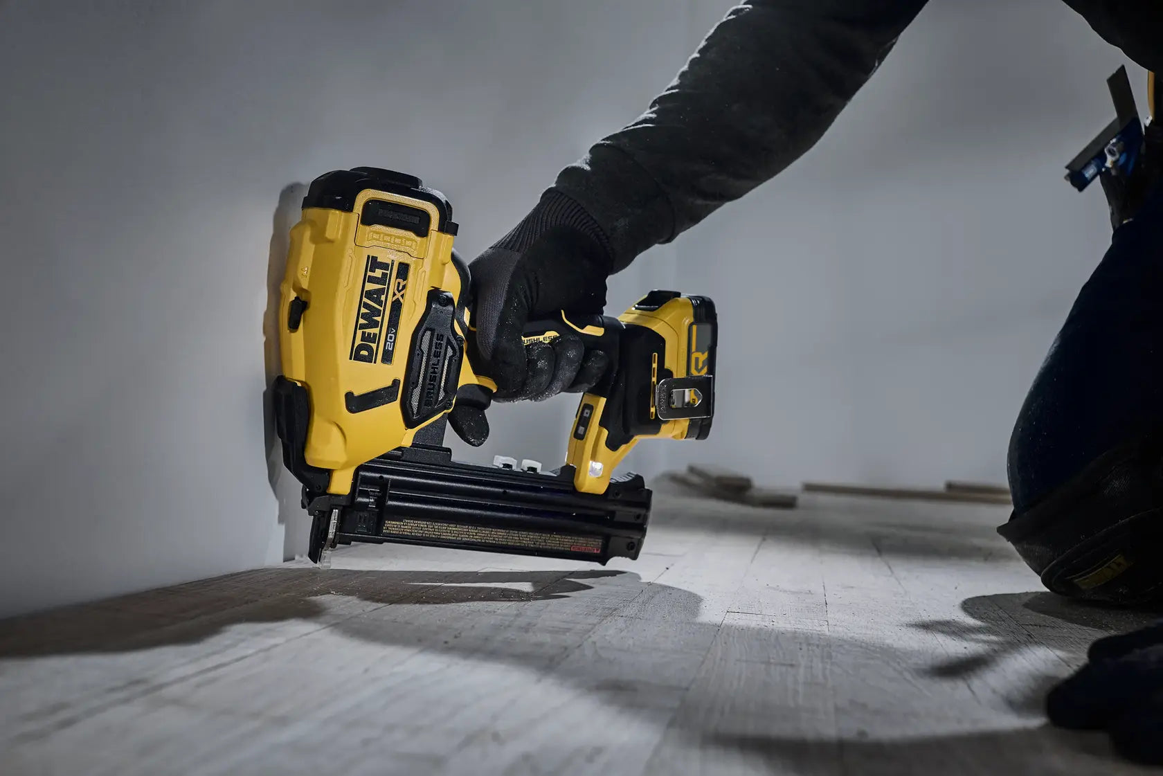 DeWalt DCN210E1 20V MAX* XR CORDLESS 18GA BRAD NAILER KIT