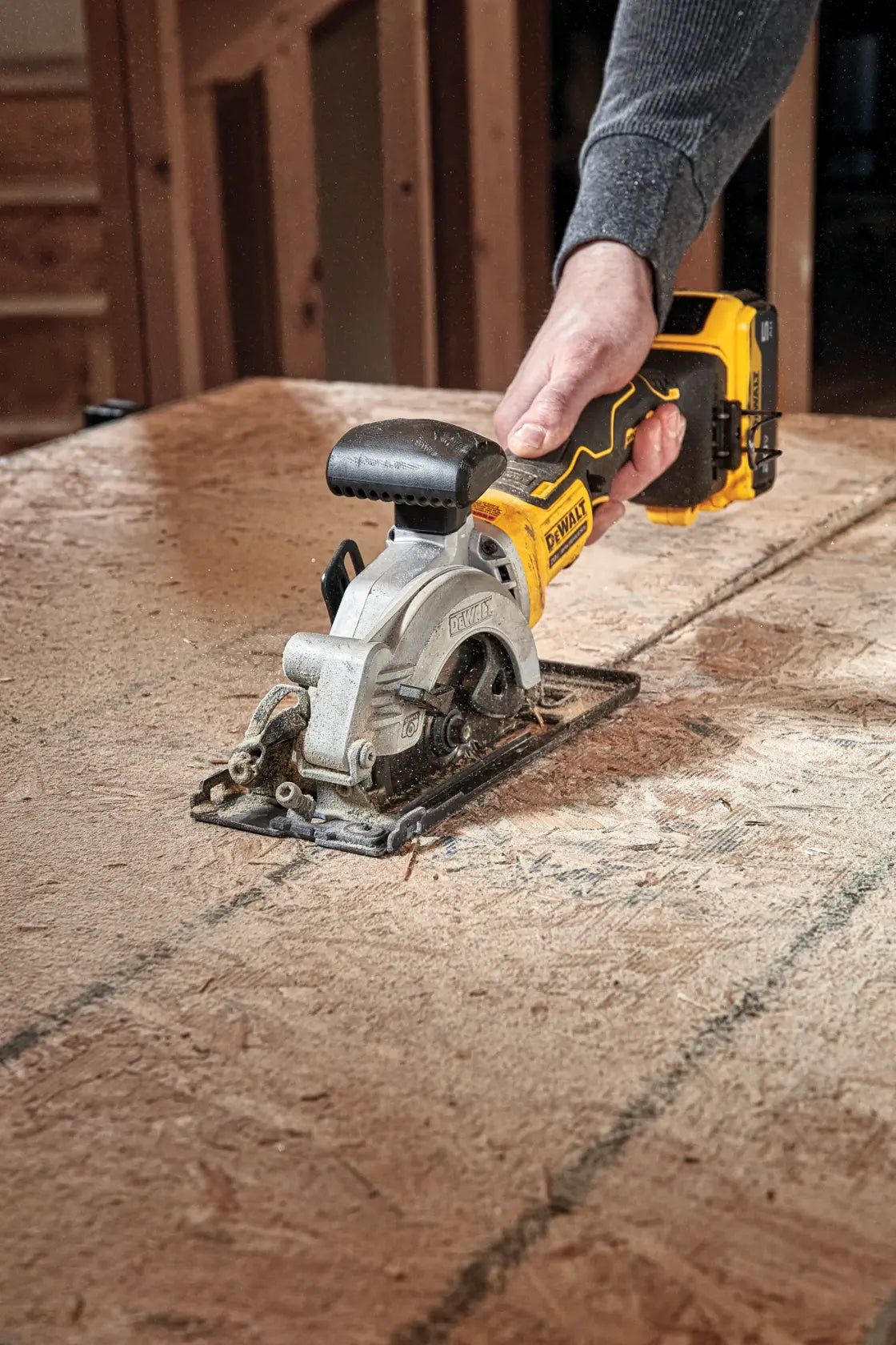 DeWalt DCS571B 20V MAX 4-1/2IN CORDLESS CIRCULAR SAW