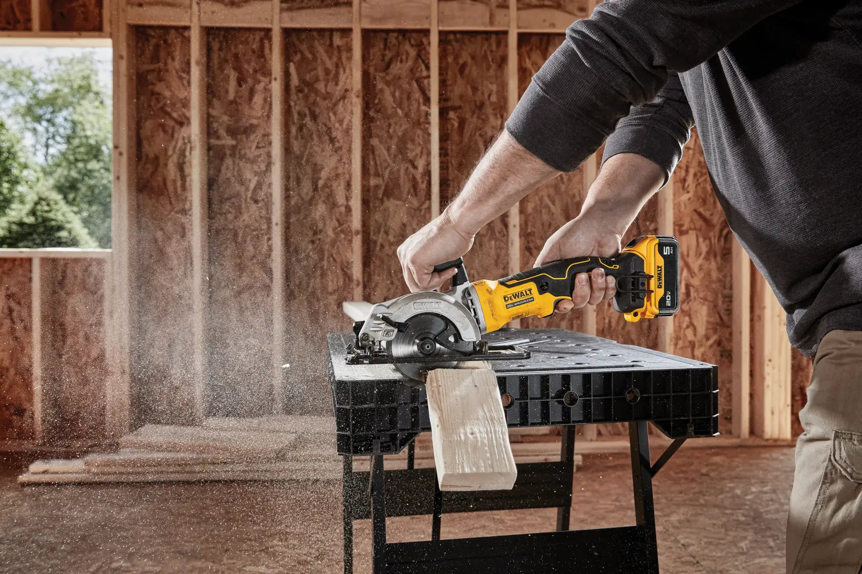 DeWalt DCS571B 20V MAX 4-1/2IN CORDLESS CIRCULAR SAW