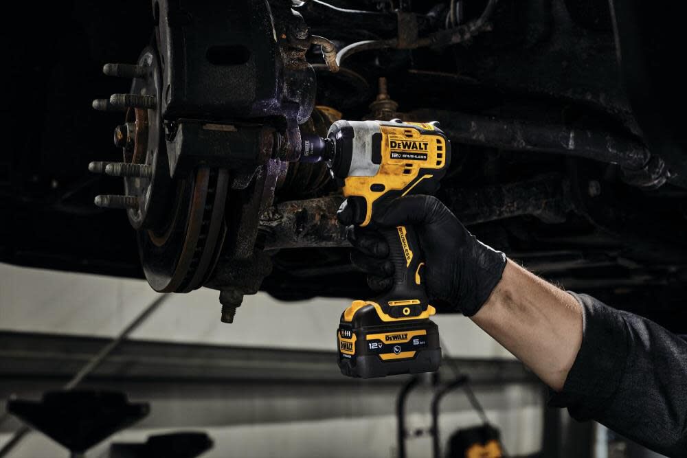 DeWalt DCF901GJ1G1 12V MAX 1/2IN IMPACT WRENCH KIT