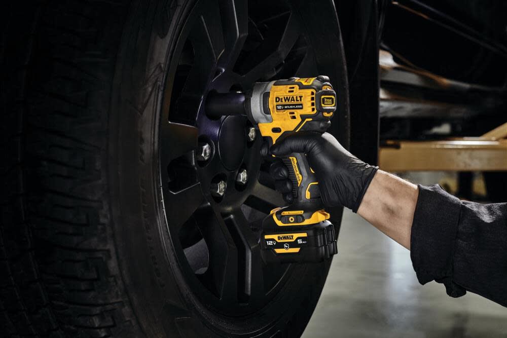 DeWalt DCF901GJ1G1 12V MAX 1/2IN IMPACT WRENCH KIT