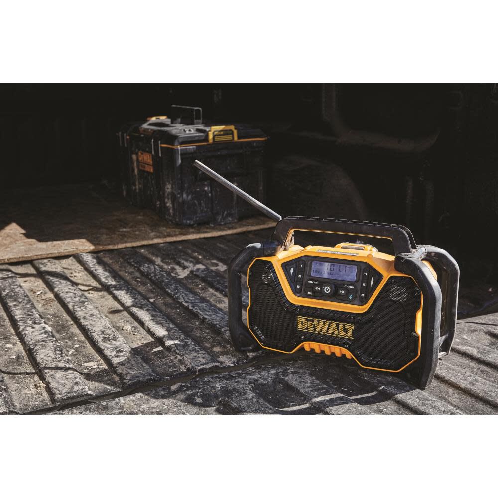 DeWalt DCR028B CORDED/CORDLESS BLUETOOTH RADIO