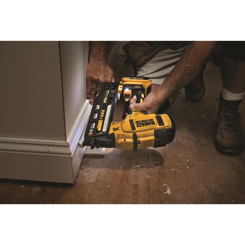 DeWalt DCN660D1 20V MAX 16GA ANGLED FINISH NAILER KIT