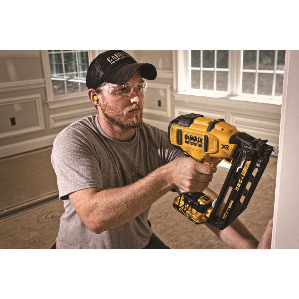 DeWalt DCN660D1 20V MAX 16GA ANGLED FINISH NAILER KIT