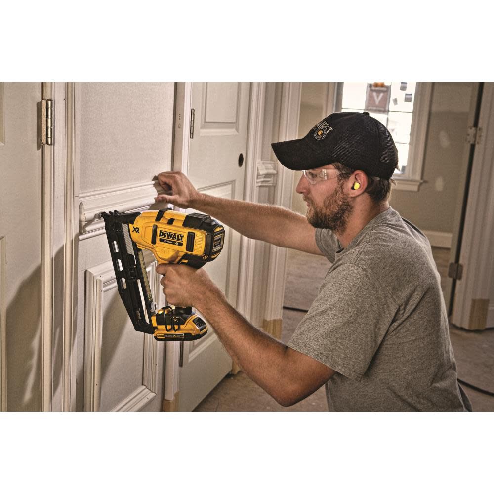 DeWalt DCN660D1 20V MAX 16GA ANGLED FINISH NAILER KIT
