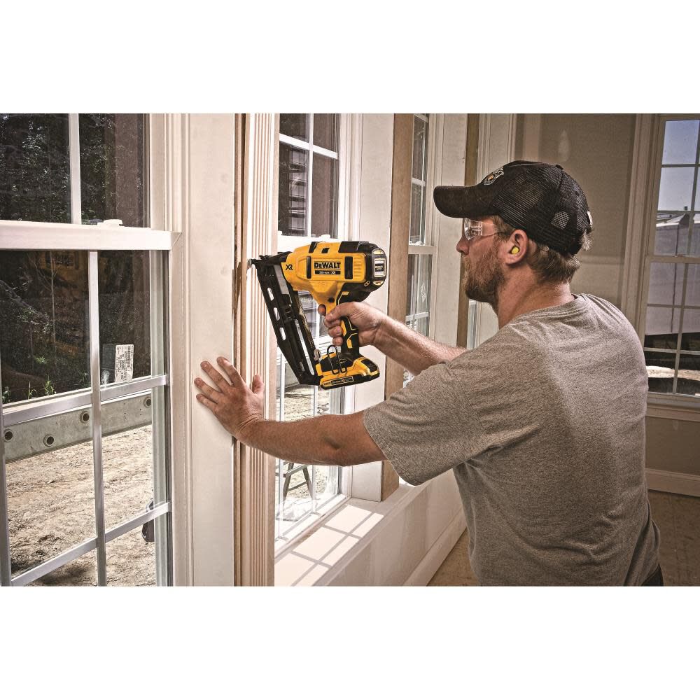 DeWalt DCN660D1 20V MAX 16GA ANGLED FINISH NAILER KIT