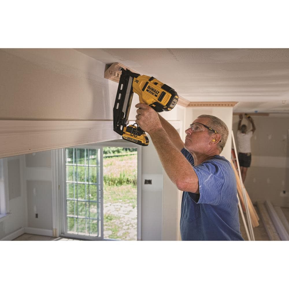DeWalt DCN660D1 20V MAX 16GA ANGLED FINISH NAILER KIT
