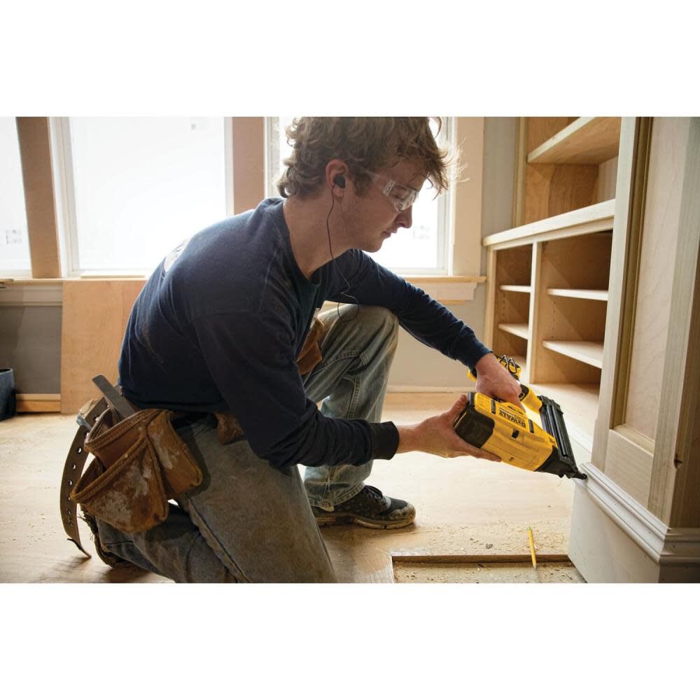 DeWalt DCN680D1 20V MAX 18GA BRAD NAILER KIT