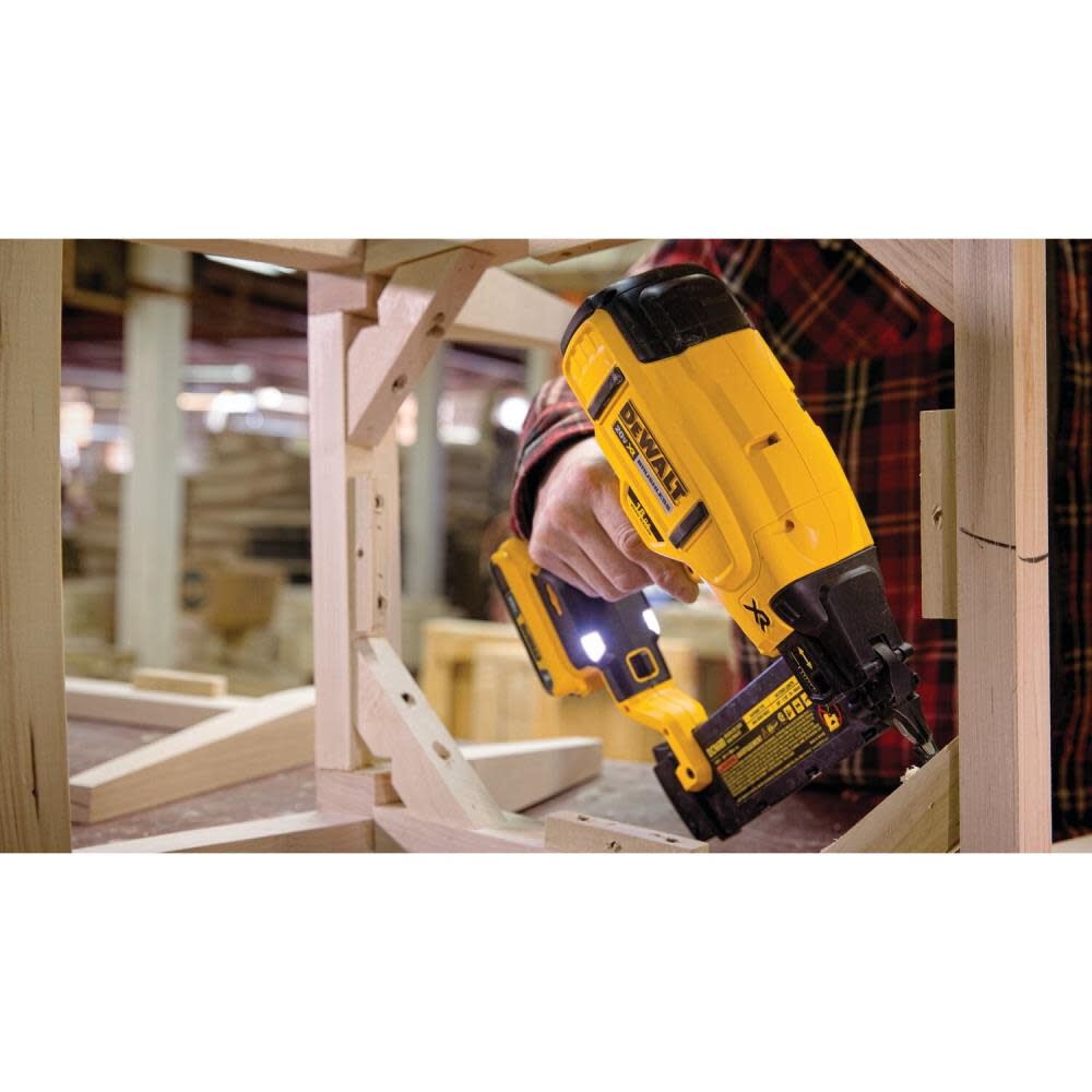 DeWalt DCN680D1 20V MAX 18GA BRAD NAILER KIT