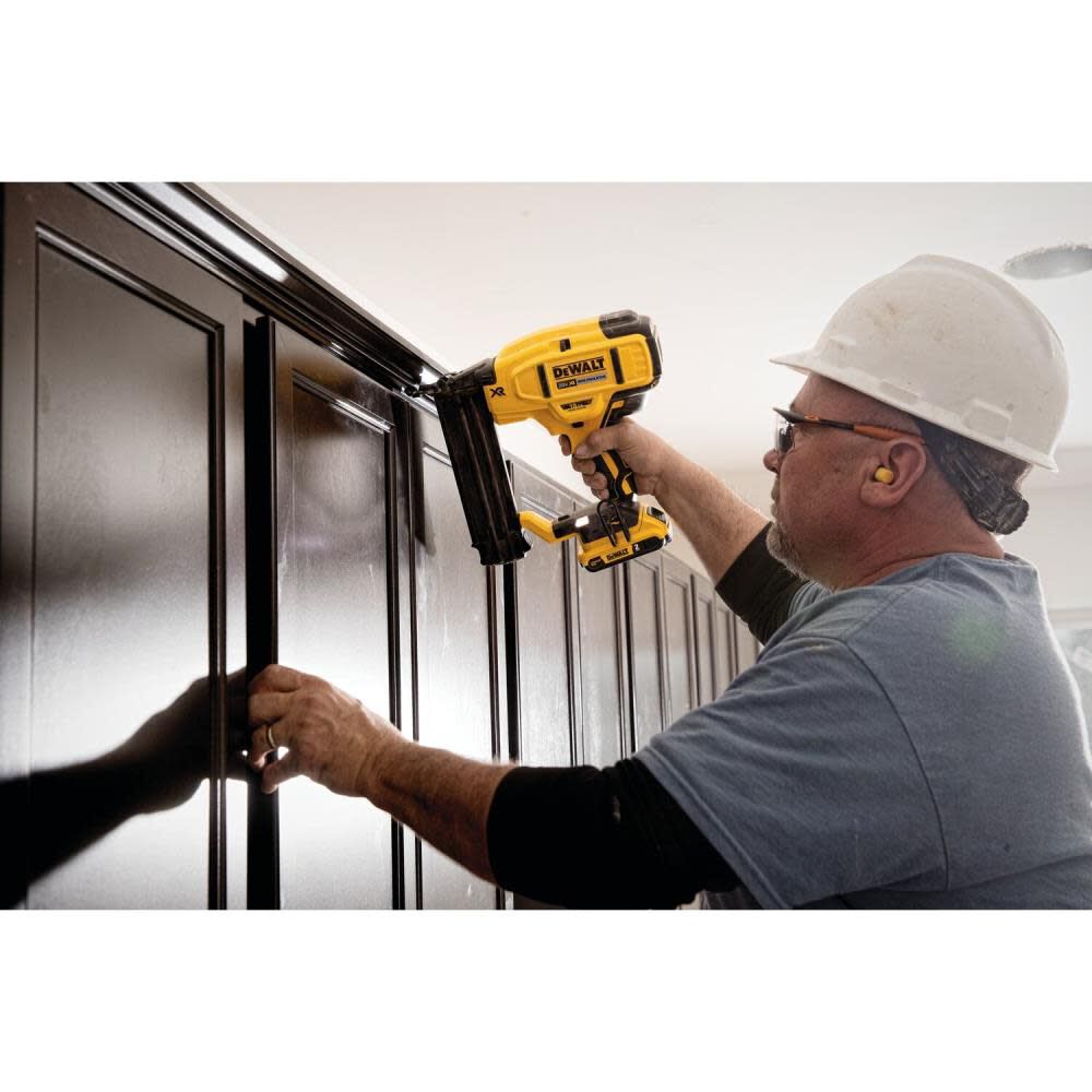 DeWalt DCN680D1 20V MAX 18GA BRAD NAILER KIT
