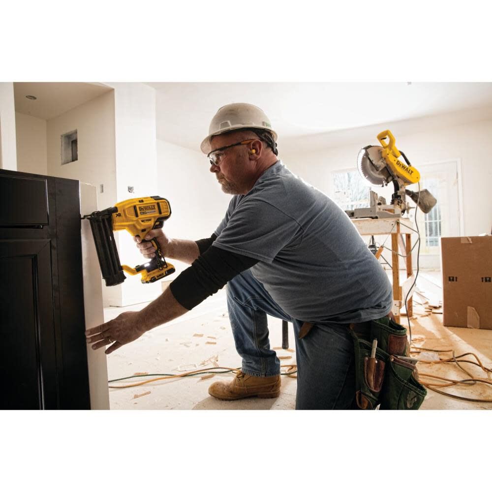DeWalt DCN680D1 20V MAX 18GA BRAD NAILER KIT