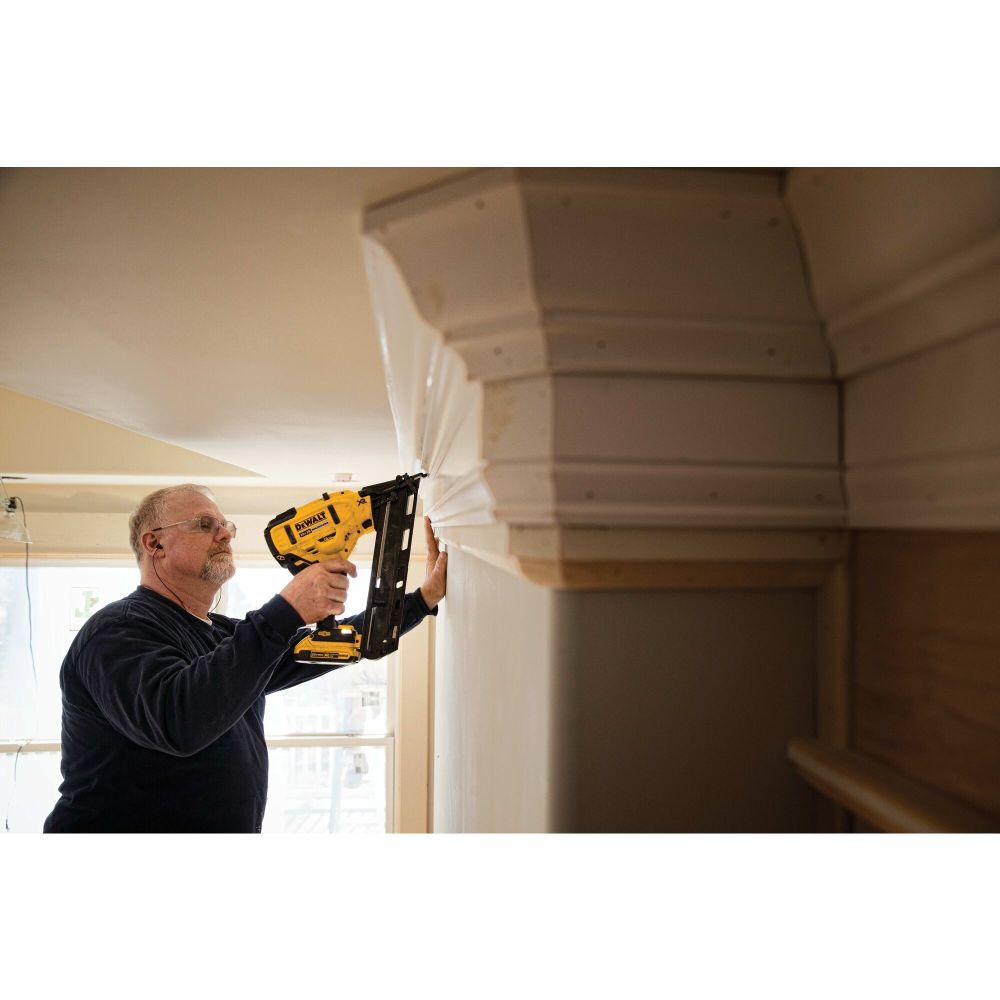 DeWalt DCN650B 20V MAX 15GA ANGLED FINISH NAILER BARE