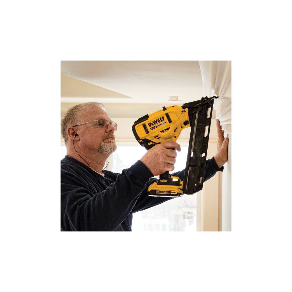 DeWalt DCN650D1 20V MAX 15GA ANGLED FINISH NAILER KIT