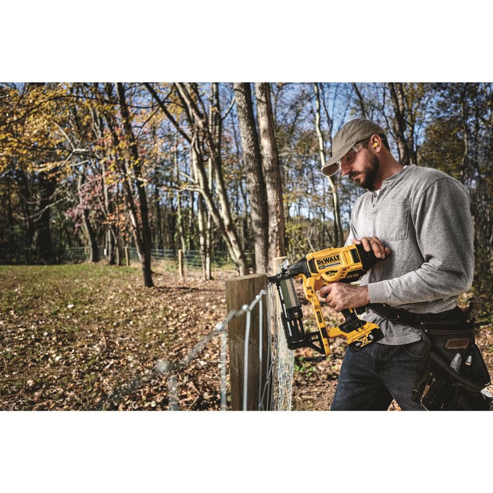 DeWalt DCFS950B 20VMAX 9GA FENCING STAPLER BARE