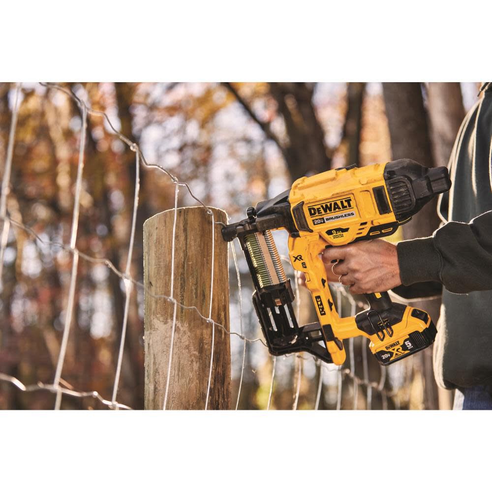 DeWalt DCFS950P2 20VMAX 9GA FENCING STAPLER KIT