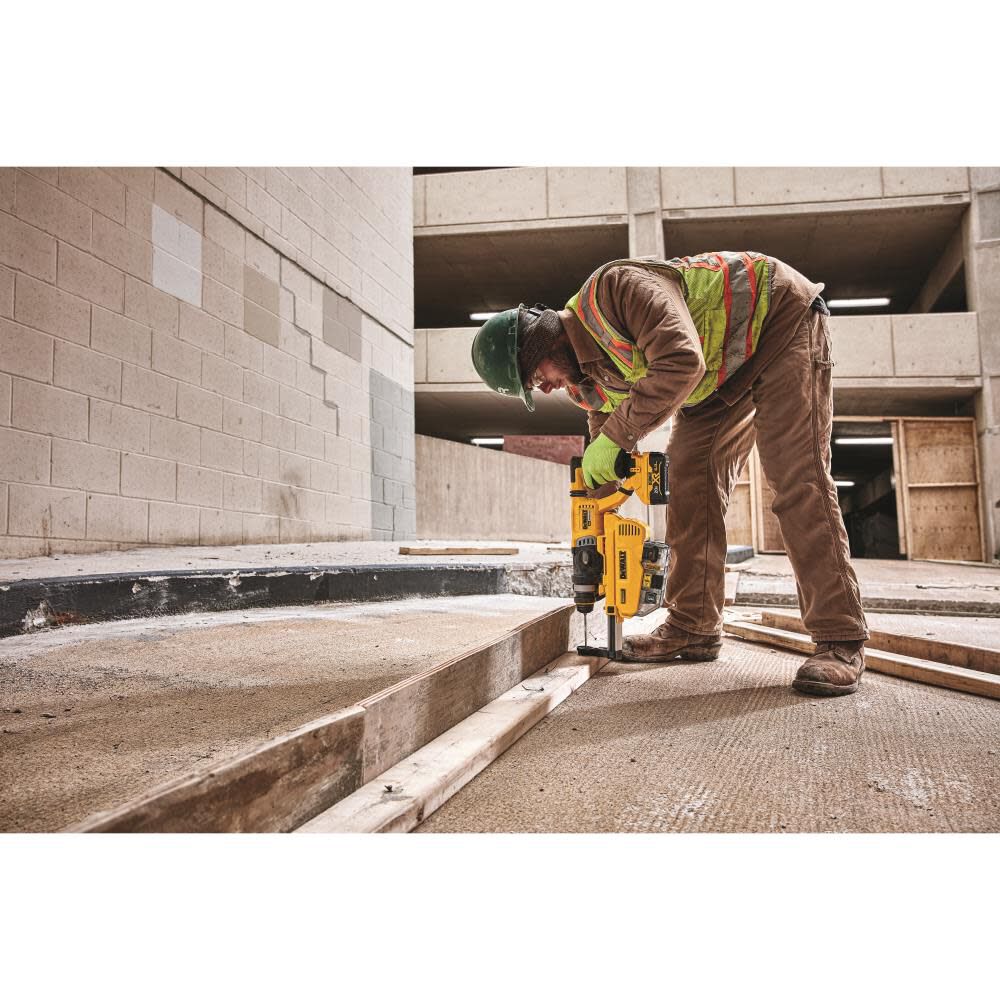 DeWalt DCH263R2DH 1-1/8IN D-HANDLE WITH DUST EXTRACTOR KIT