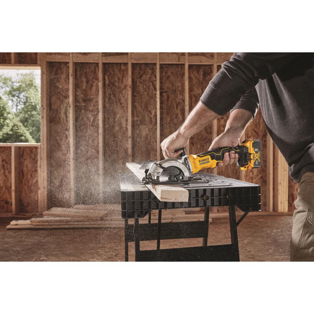 DeWalt DCS571P1 20V MAX 4-1/2IN CORDLESS CIRCULAR SAW