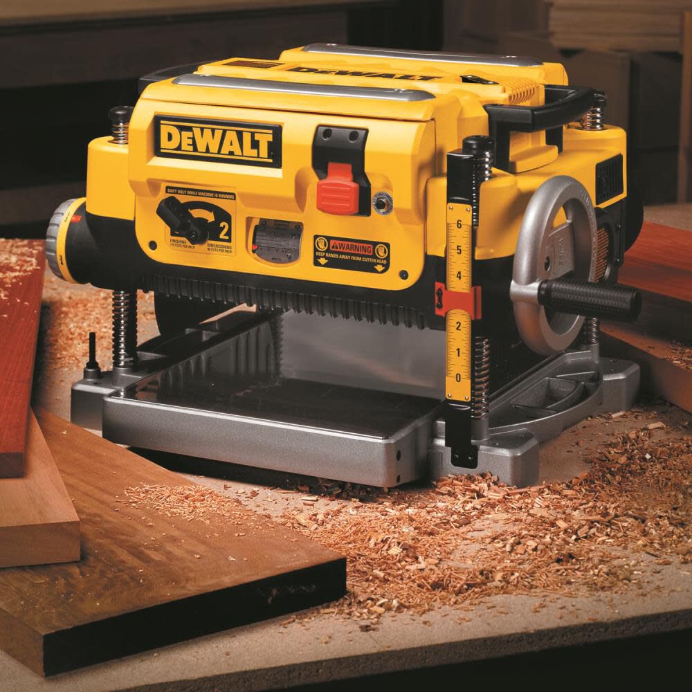 DeWalt DW735X 13 PLANER w/EXTRA KNIVES AND TABLES.