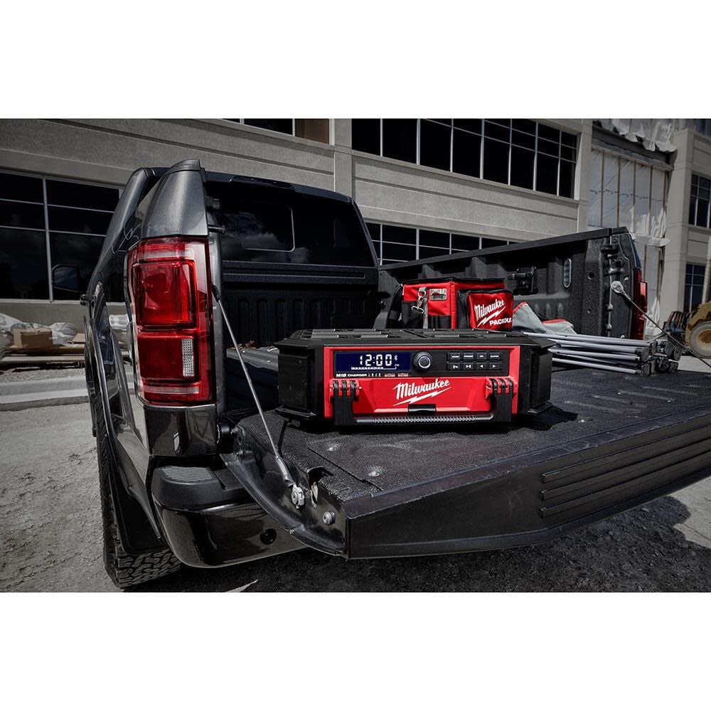MILWAUKEE 2950-20 M18 PACKOUT Radio + Charger
